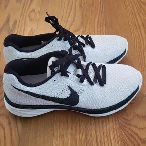 Nike Flyknit Lunar 3